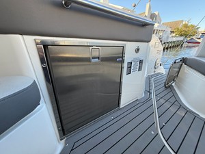 Sea Ray 320 SUNDANCER 40 2021 Sea Ray 320 SUNDANCER 41