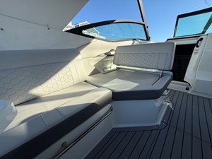 Sea Ray 320 SUNDANCER 46 2021 Sea Ray 320 SUNDANCER 47