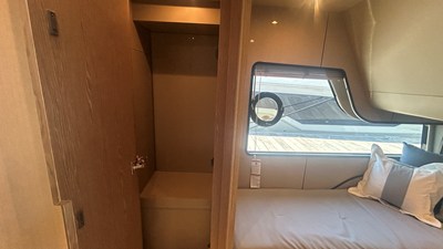 Cruisers Yachts 57 FLY 42 2026 Cruisers Yachts 57 FLY 43
