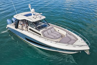 Boston Whaler 420 OUTRAGE 10 2023 Boston Whaler 420 OUTRAGE 11