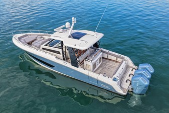 Boston Whaler 420 OUTRAGE 16 2023 Boston Whaler 420 OUTRAGE 17