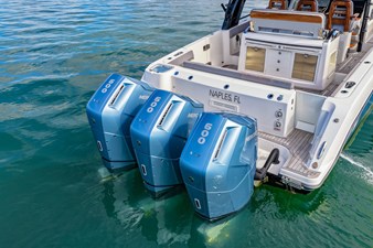 Boston Whaler 420 OUTRAGE 17 2023 Boston Whaler 420 OUTRAGE 18