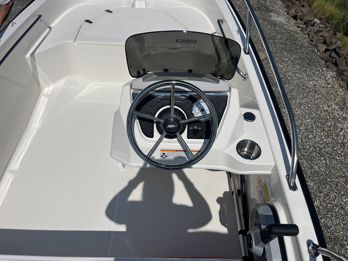 2027 Boston Whaler 130 Super Sport 5