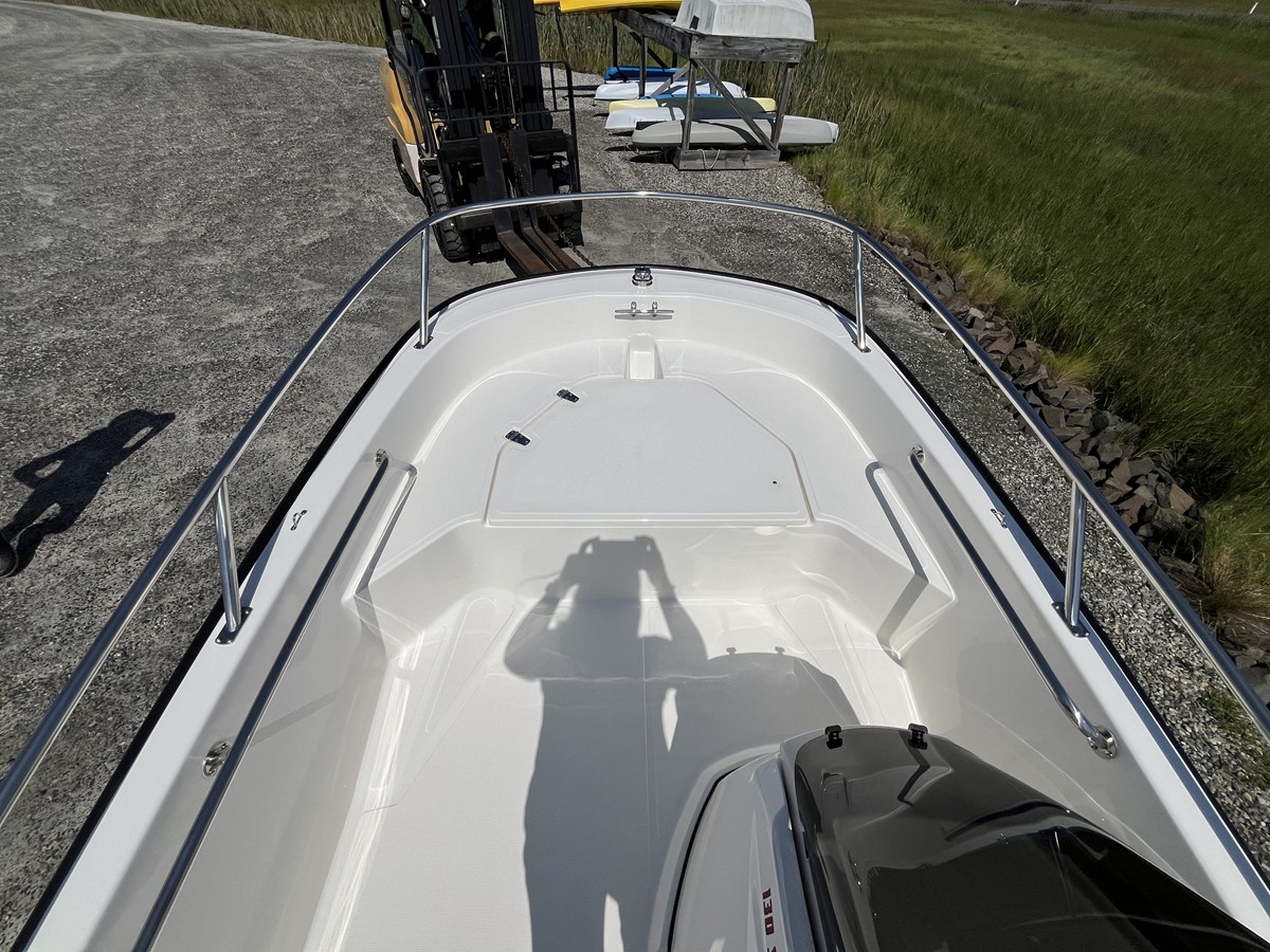 2027 Boston Whaler 130 Super Sport 9