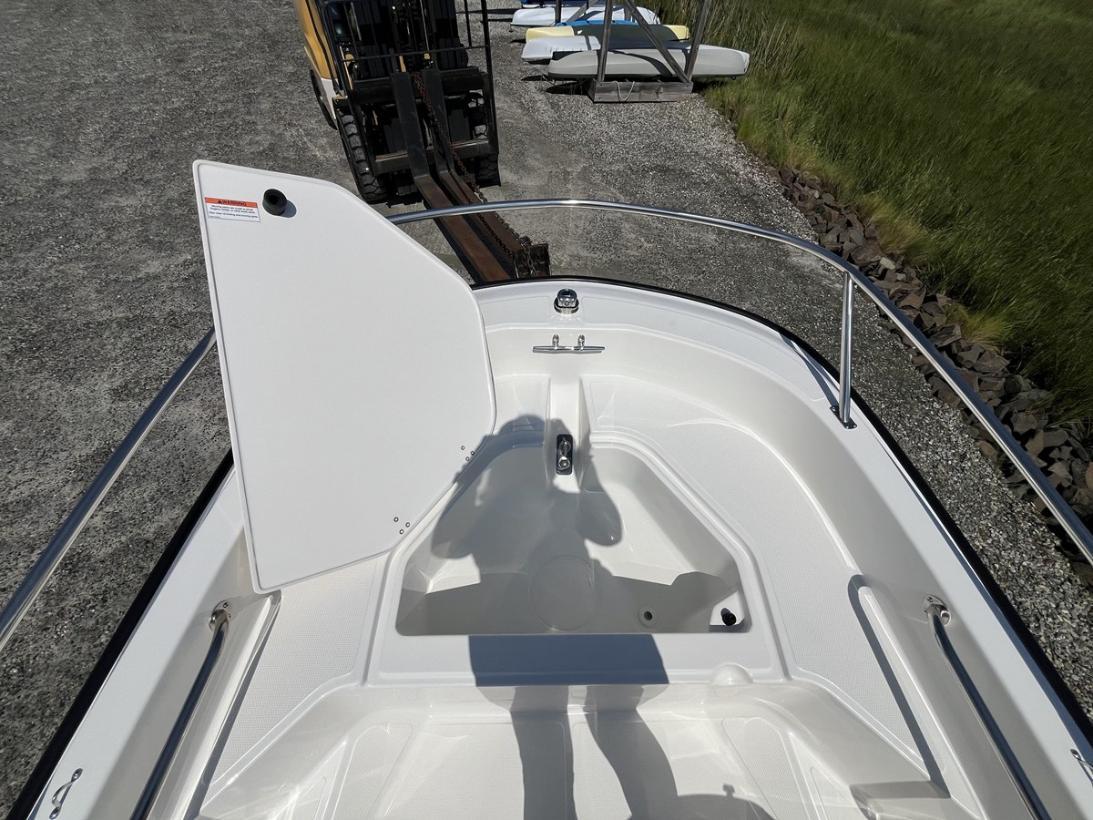 2027 Boston Whaler 130 Super Sport 10