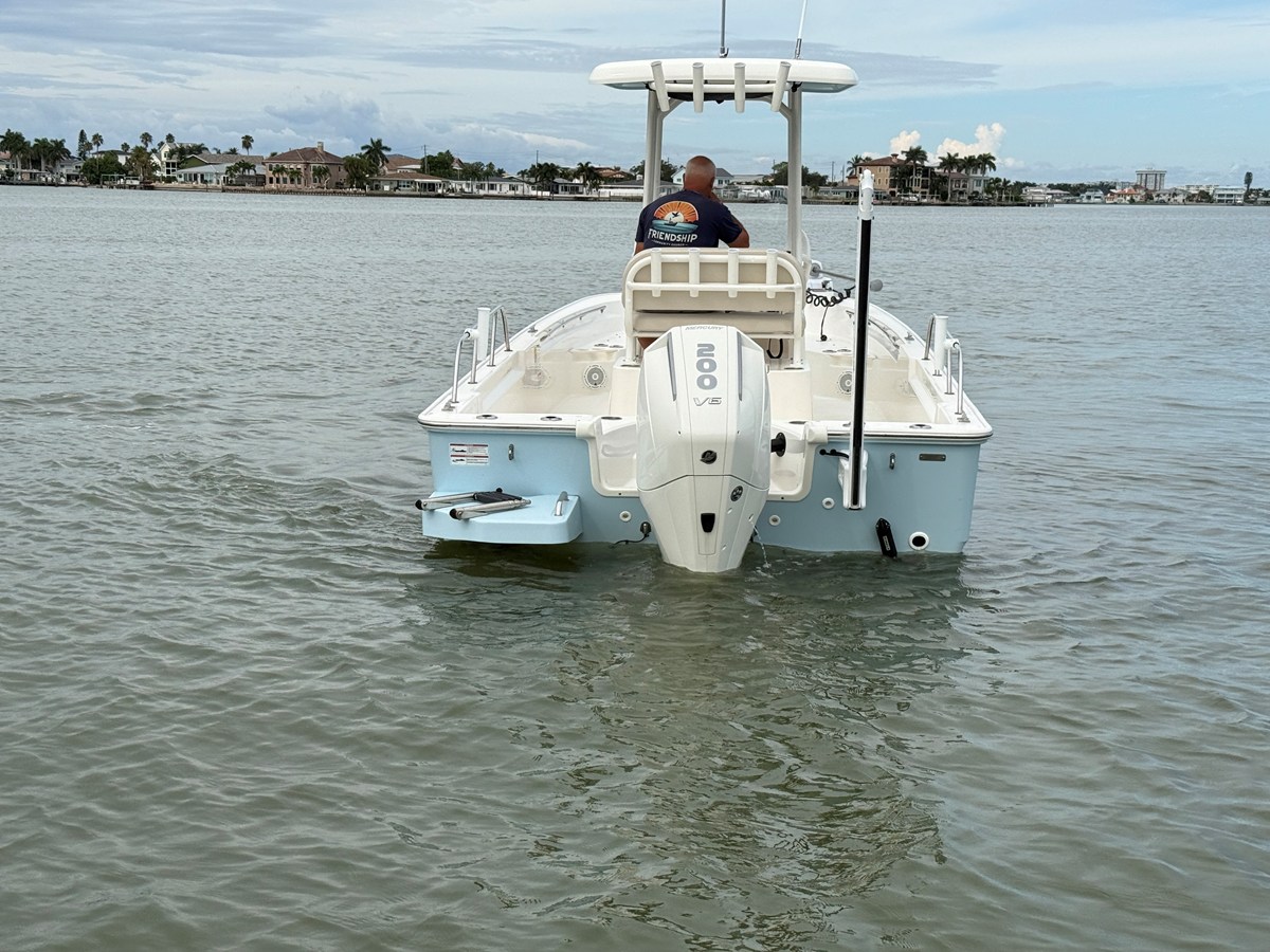 2025 Boston Whaler 210 MONTAUK 5