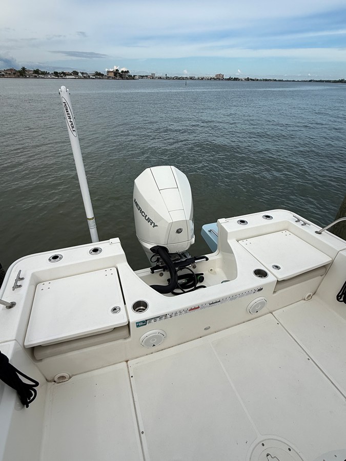 2025 Boston Whaler 210 MONTAUK 11