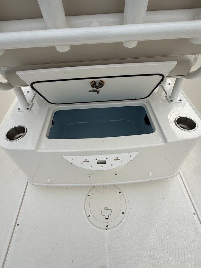 2025 Boston Whaler 210 MONTAUK 14