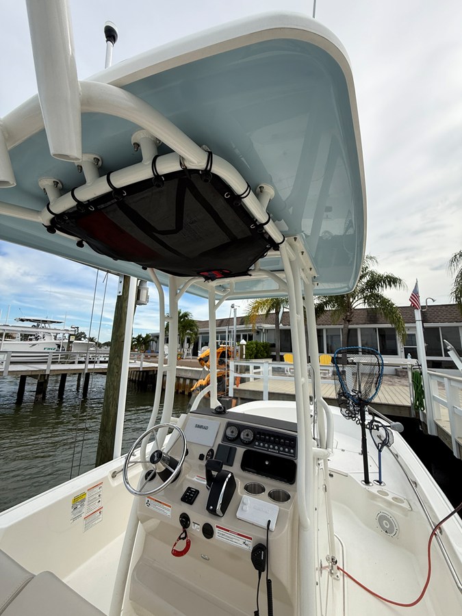 2025 Boston Whaler 210 MONTAUK 15