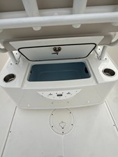 2025 Boston Whaler 210 MONTAUK 14