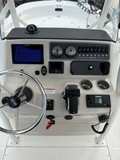 2025 Boston Whaler 210 MONTAUK 16