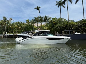 Sea Ray SLX 360 OUTBOARD 0 2026 Sea Ray SLX 360 OUTBOARD 1