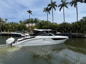 Sea Ray SLX 360 OUTBOARD 4 2026 Sea Ray SLX 360 OUTBOARD 5