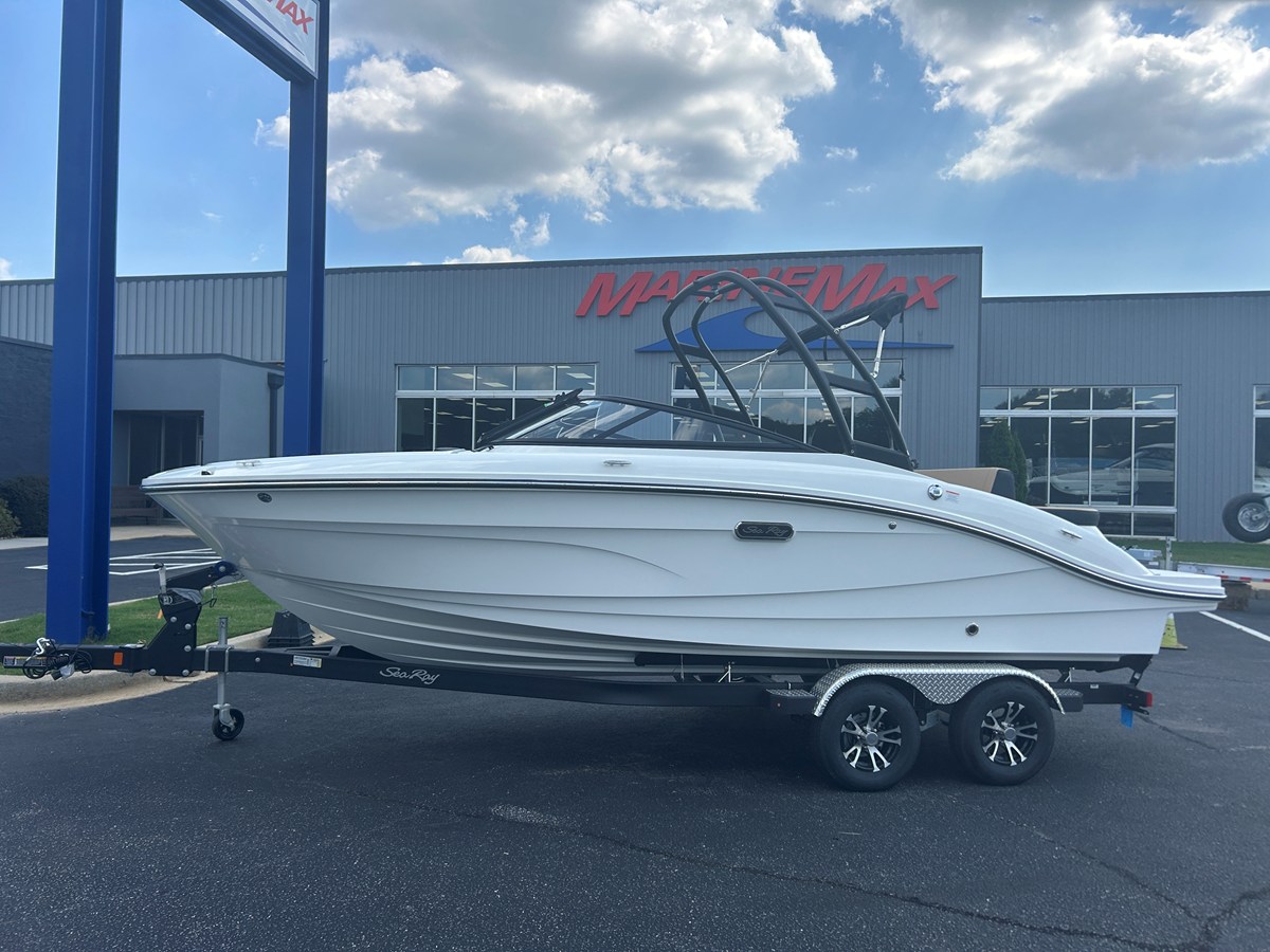 2027 Sea Ray SPX 210 2