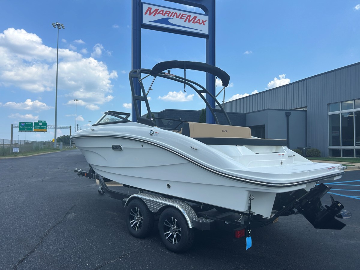 2027 Sea Ray SPX 210 3