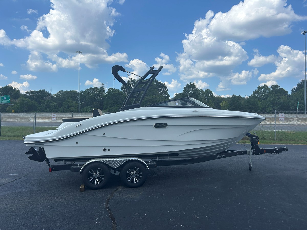 2027 Sea Ray SPX 210 5