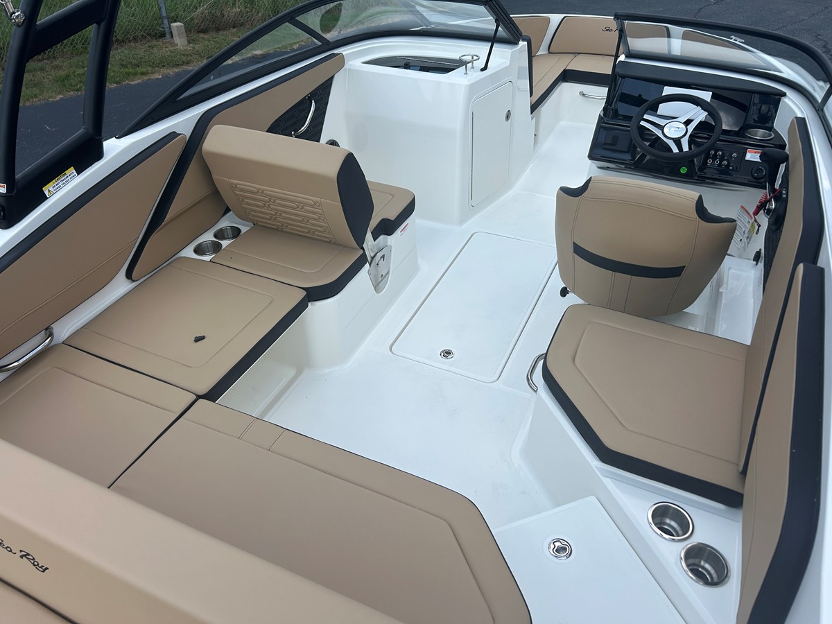 2027 Sea Ray SPX 210 9