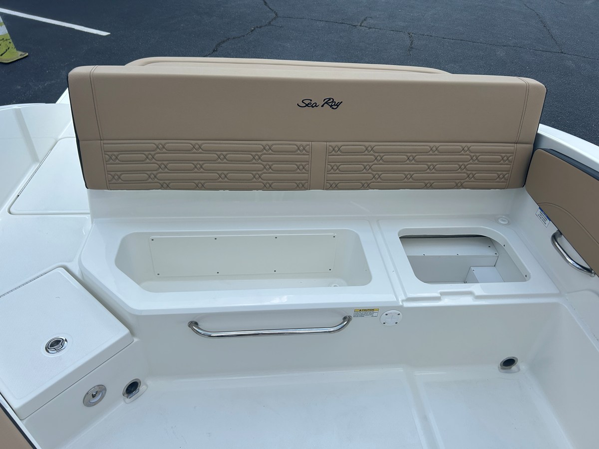 2027 Sea Ray SPX 210 10
