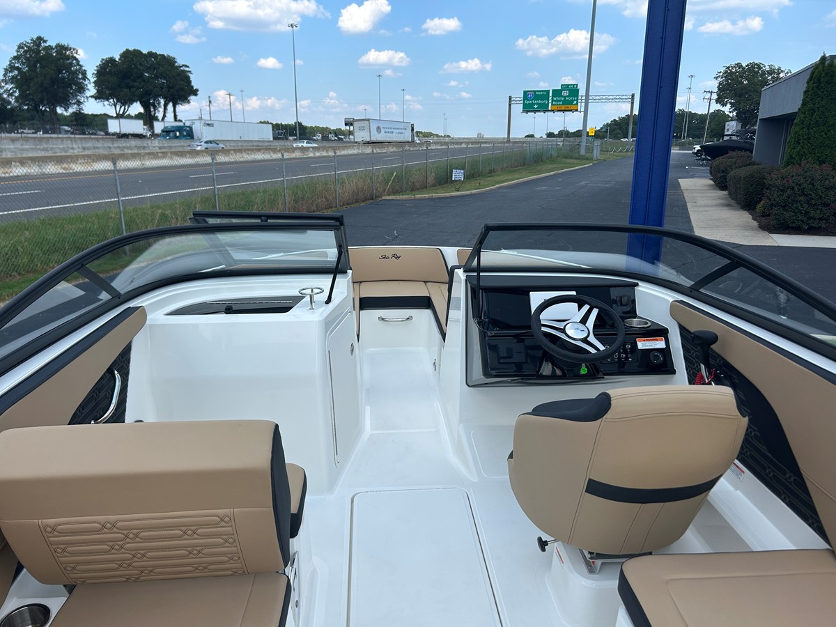 2027 Sea Ray SPX 210 17