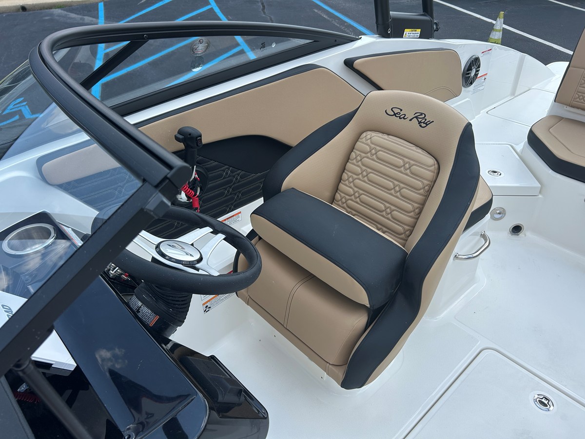 2027 Sea Ray SPX 210 20