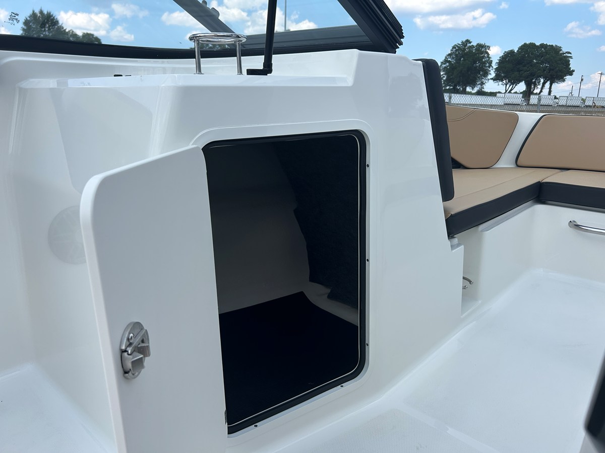 2027 Sea Ray SPX 210 24