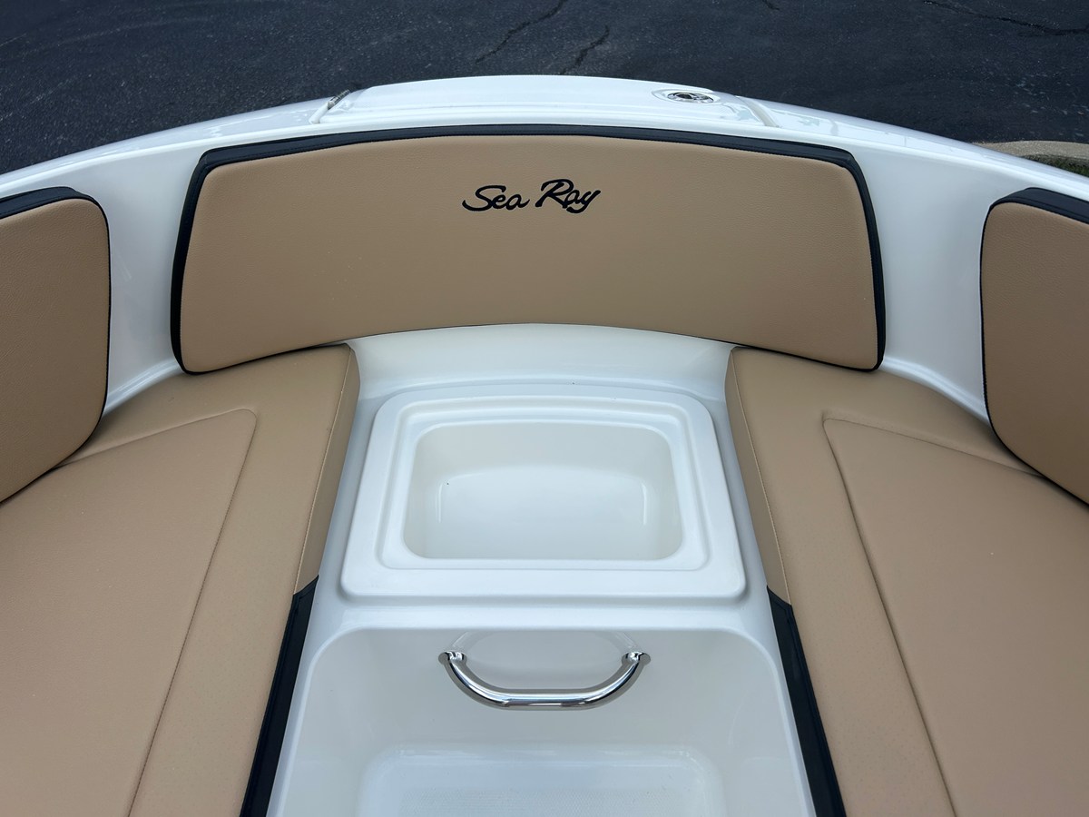 2027 Sea Ray SPX 210 28
