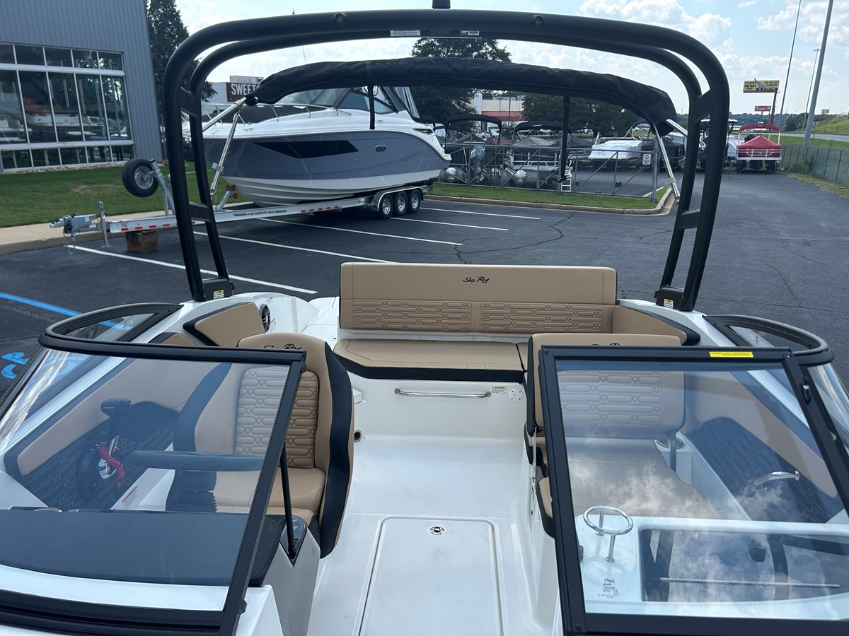 2027 Sea Ray SPX 210 32