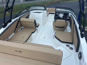 2027 Sea Ray SPX 210 7