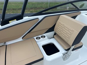 2027 Sea Ray SPX 210 12