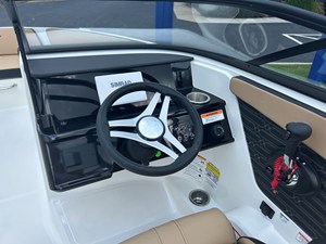 2027 Sea Ray SPX 210 22