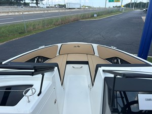 2027 Sea Ray SPX 210 25