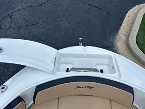 2027 Sea Ray SPX 210 31
