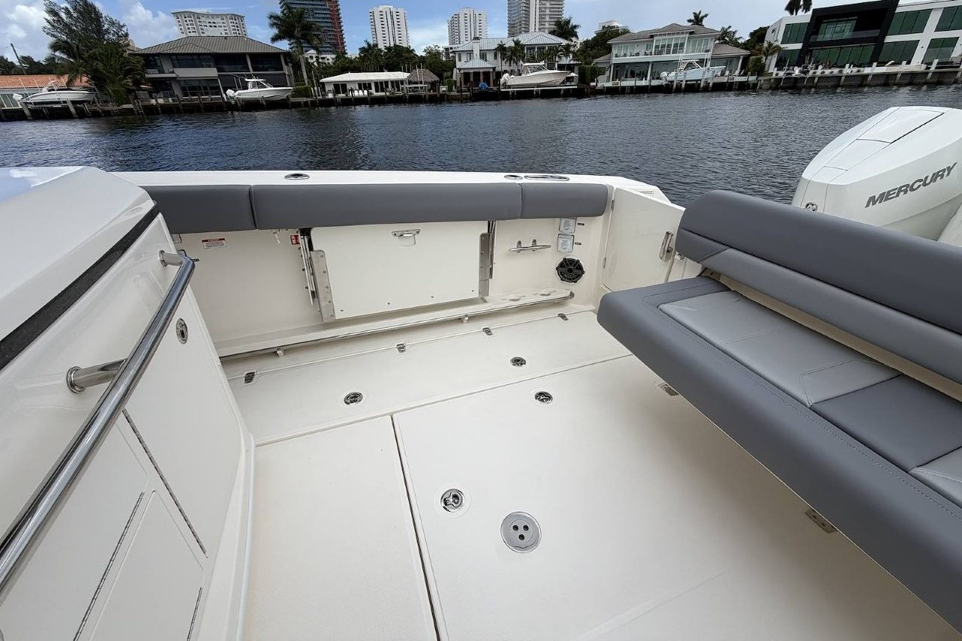 2027 Boston Whaler 380 Outrage 20