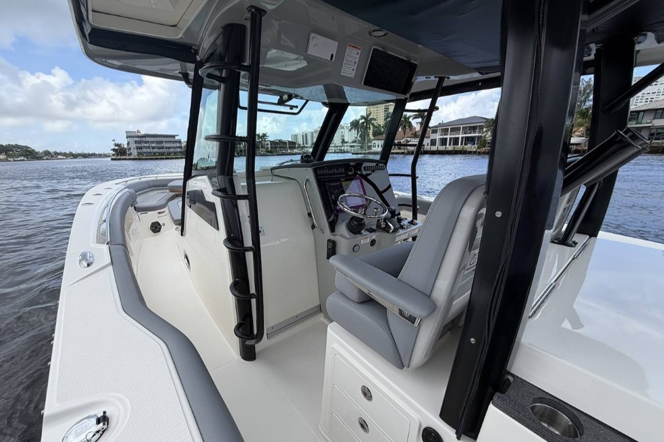 2027 Boston Whaler 380 Outrage 29