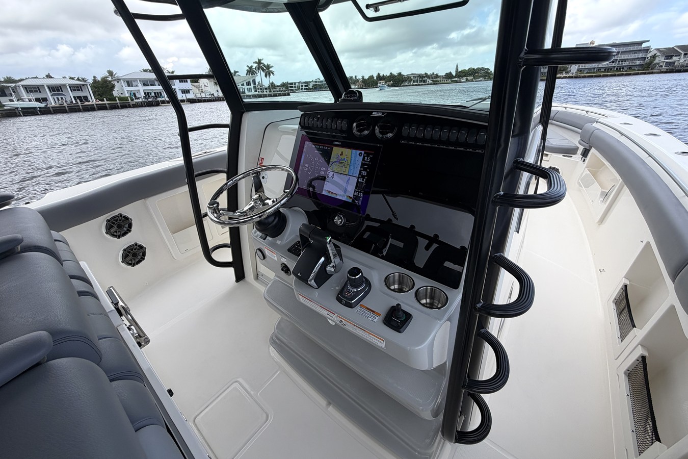 2027 Boston Whaler 380 Outrage 32