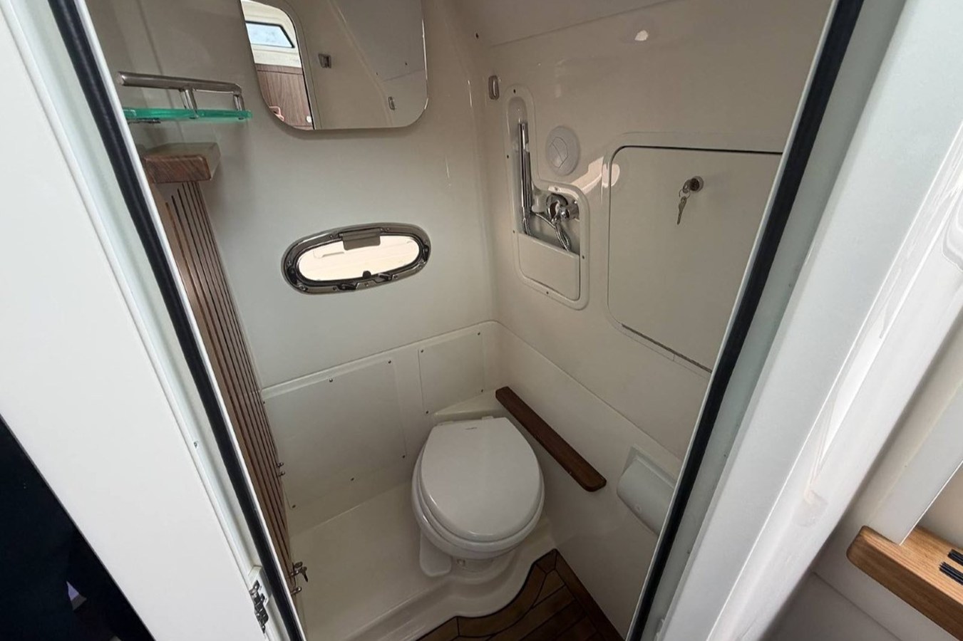 2027 Boston Whaler 380 Outrage 44