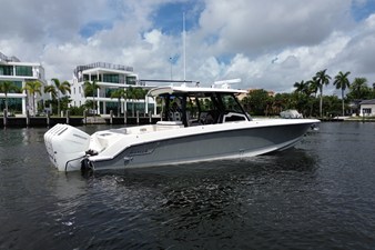 2027 Boston Whaler 380 Outrage 10