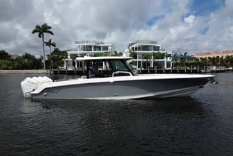 2027 Boston Whaler 380 Outrage 11