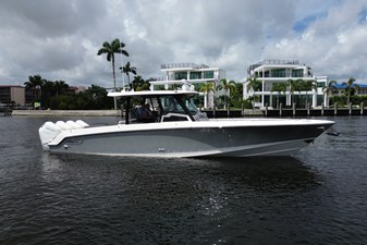 2027 Boston Whaler 380 Outrage 12