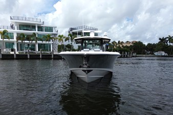 2027 Boston Whaler 380 Outrage 14