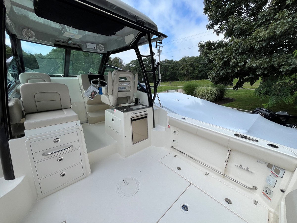 2027 Boston Whaler 285 Conquest 5