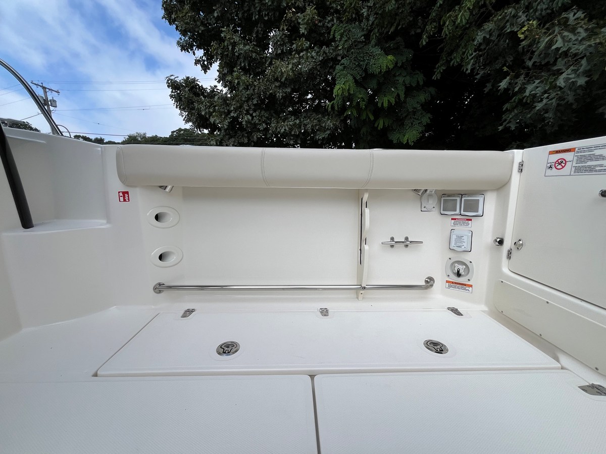 2027 Boston Whaler 285 Conquest 6