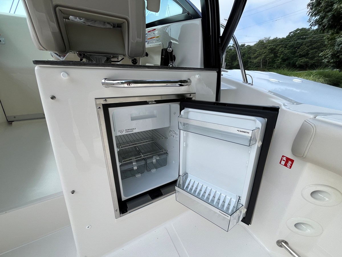 2027 Boston Whaler 285 Conquest 11