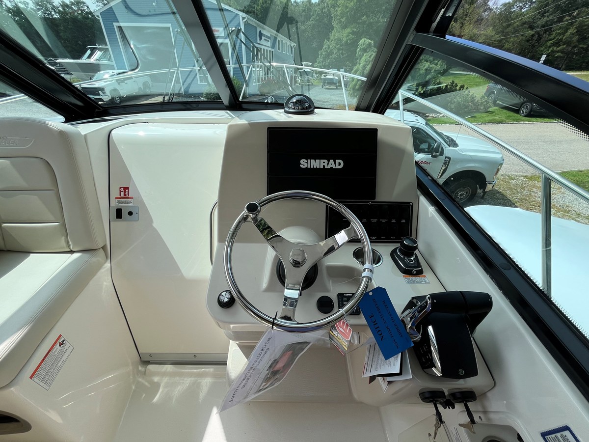 2027 Boston Whaler 285 Conquest 18