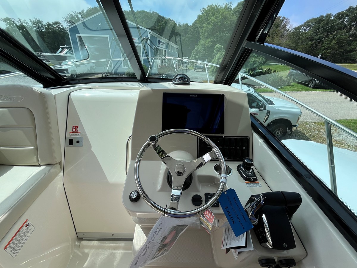 2027 Boston Whaler 285 Conquest 19
