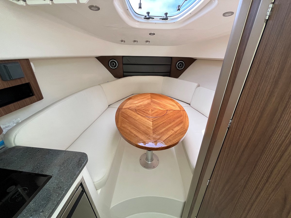 2027 Boston Whaler 285 Conquest 22