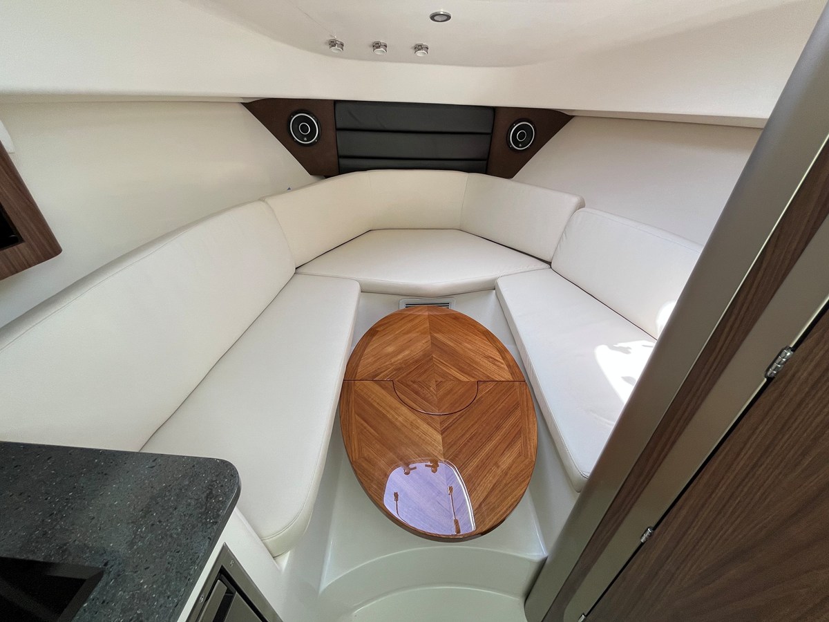 2027 Boston Whaler 285 Conquest 23