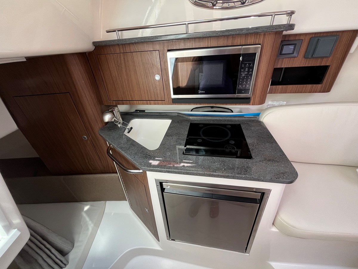 2027 Boston Whaler 285 Conquest 29