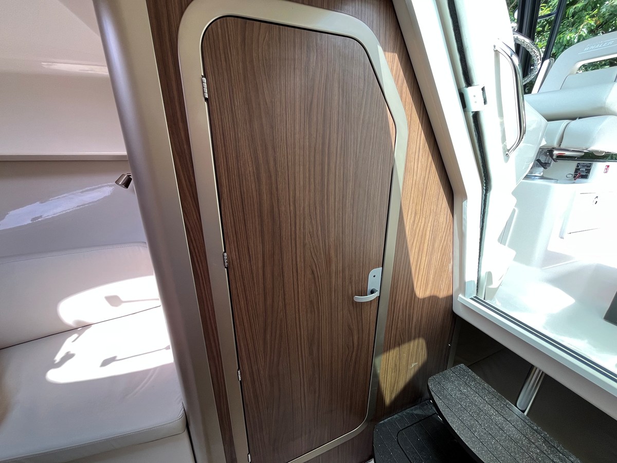 2027 Boston Whaler 285 Conquest 31