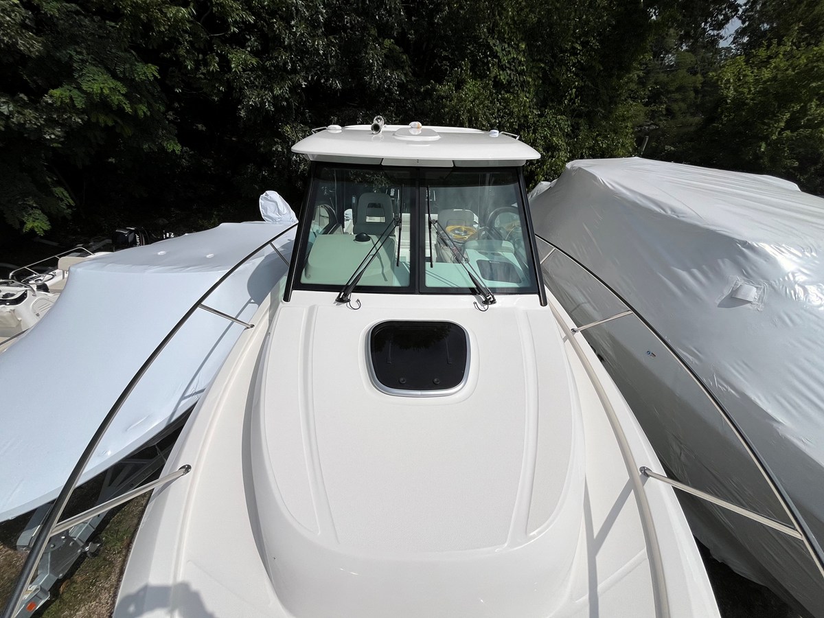 2027 Boston Whaler 285 Conquest 34